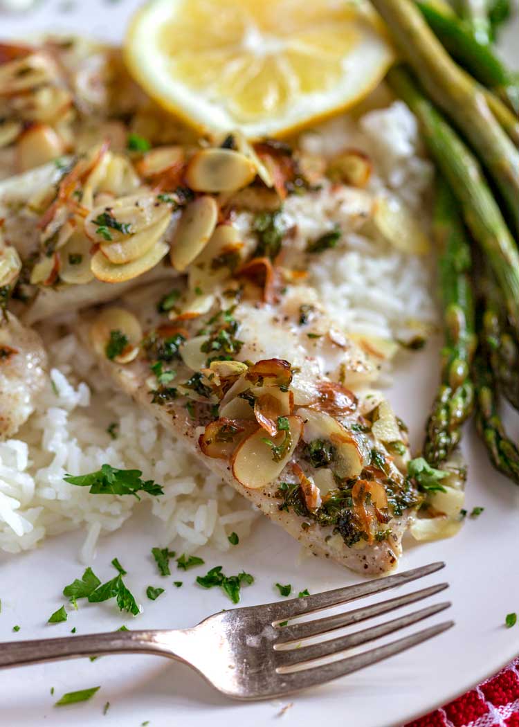 Amêndoa de peixe de rocha assada