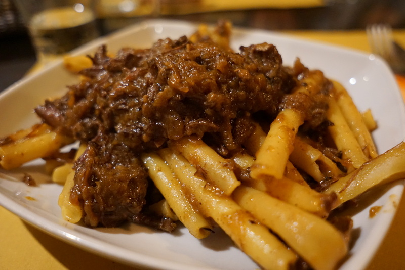 Deliciosas massas al Genovese - uma especialidade de Nápoles