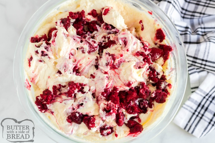 Misture framboesas com a receita de salada de gelatina