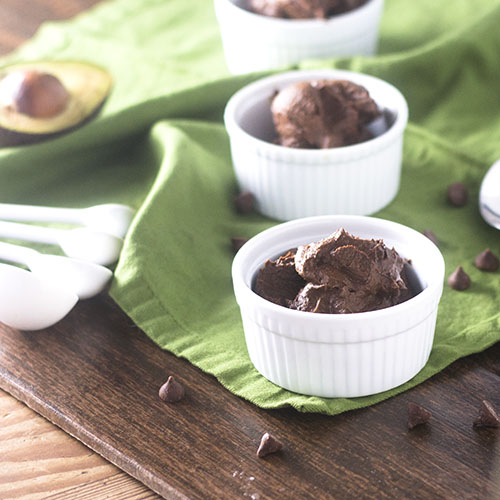 Mousse de abacate com chocolate vegano
