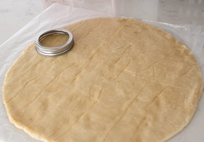 Tortas de maçã com manteiga de amendoim 