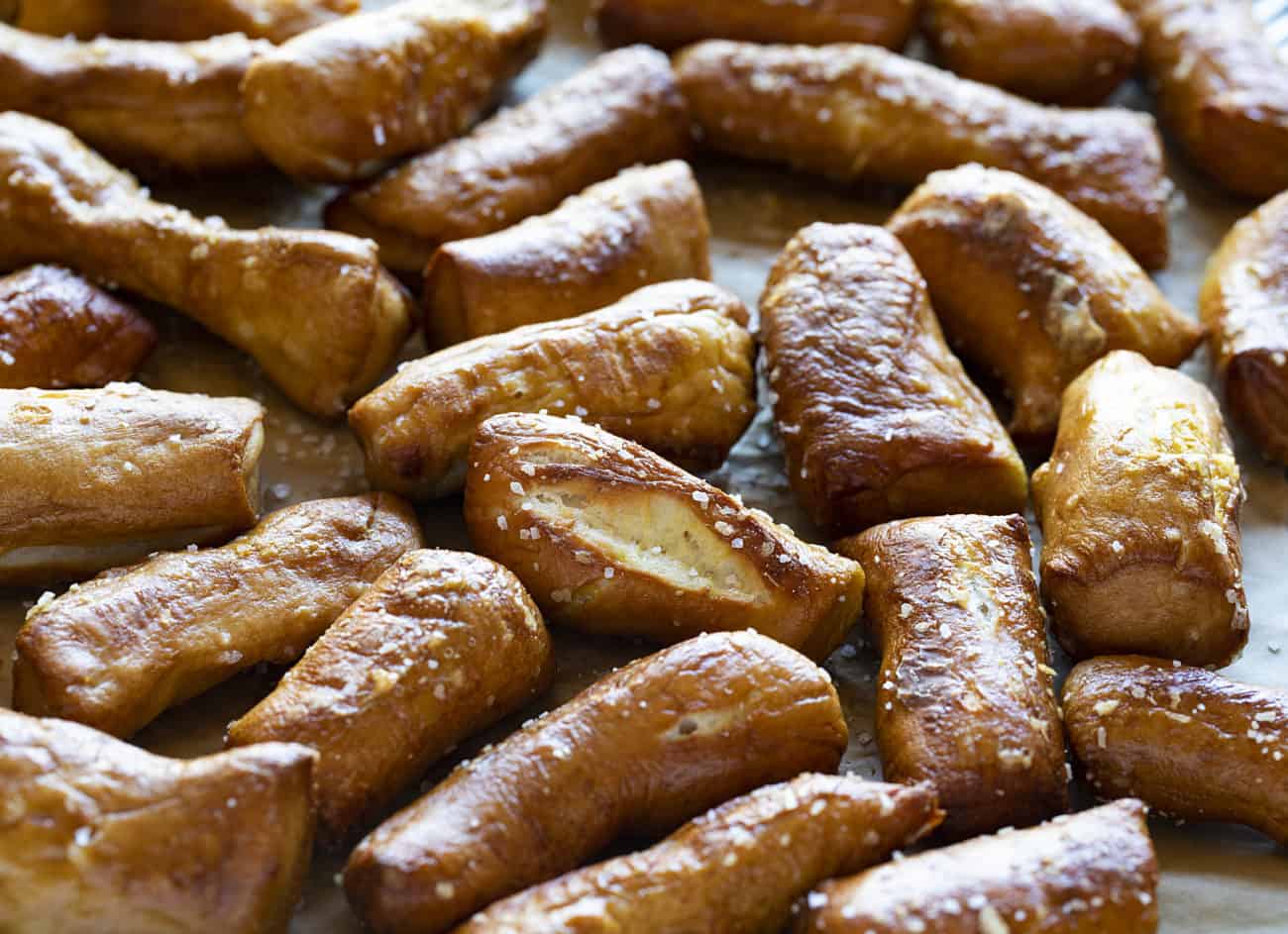 Mordidas caseiras de pretzel
