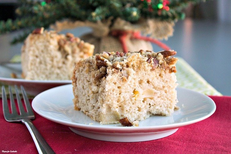 Bolo de café com maçã e praliné e noz-pecã