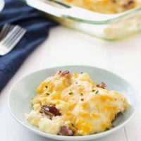 Caçarola de batata com linguiça defumada
