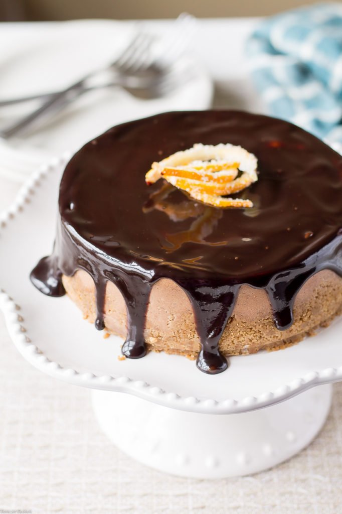 Seja a estrela da cena das sobremesas do feriado ao fazer esta receita de Cheesecake de chocolate e laranja picante com notas distintas de canela, especiarias e laranja.