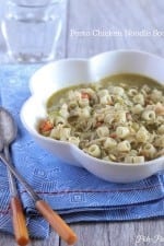 Sopa de macarrão com frango pesto 