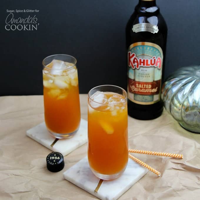 Coquetéis de abóbora e caramelo com Kahlua de caramelo salgado