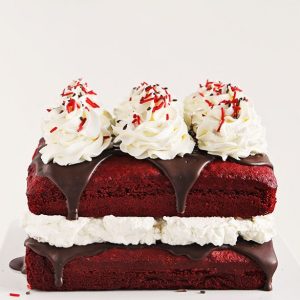 Bolo de veludo vermelho com chantilly de menta!