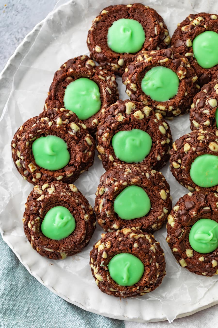 galletas de chocolate con huellas dactilares con crema de menthe ganache