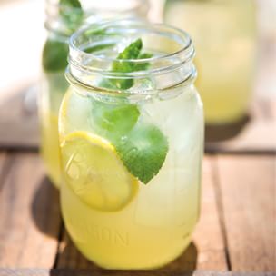 Doce limonada de verão; um elixir refrescante que você pode fazer em minutos e variedades que você pode experimentar ao longo da temporada. | 31Daily.com