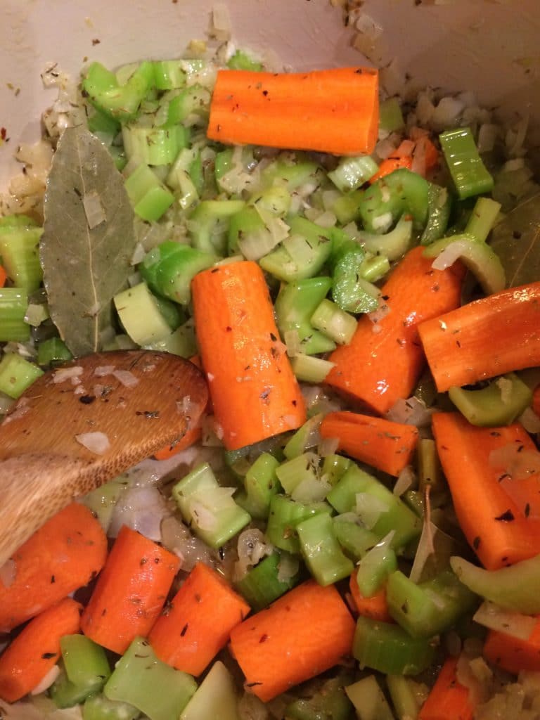 Costelas curtas refogadas Mirepoix