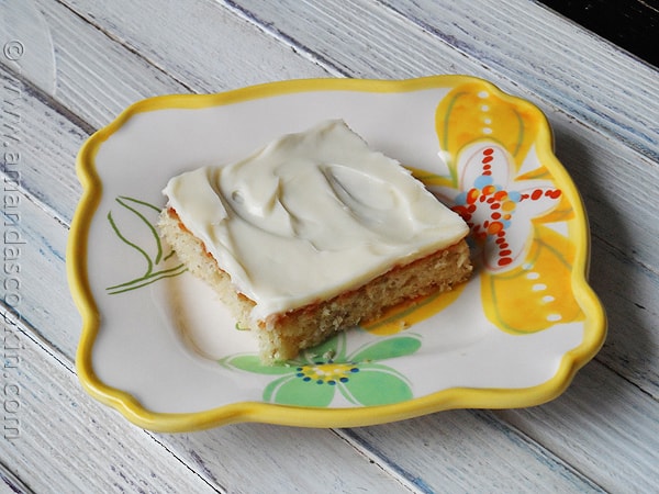 Barras de banana com cobertura de queijo creme de baunilha por AmandasCookin.com @amandaformaro