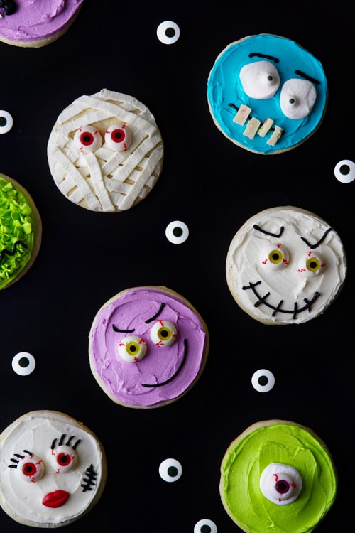 Imagem de Halloween Monster Cookies em MyBakingAddiction.com