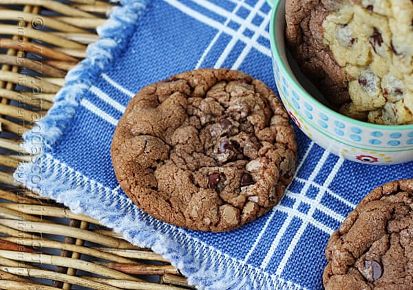 Biscoitos de chocolate preto e branco @amandaformaro Amanda's Cookin '
