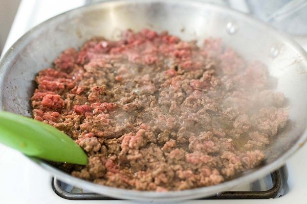 Ovos mexidos especiais de Joe com espinafre, carne e cogumelos