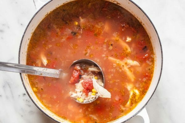 Sopa de galinha mexicana