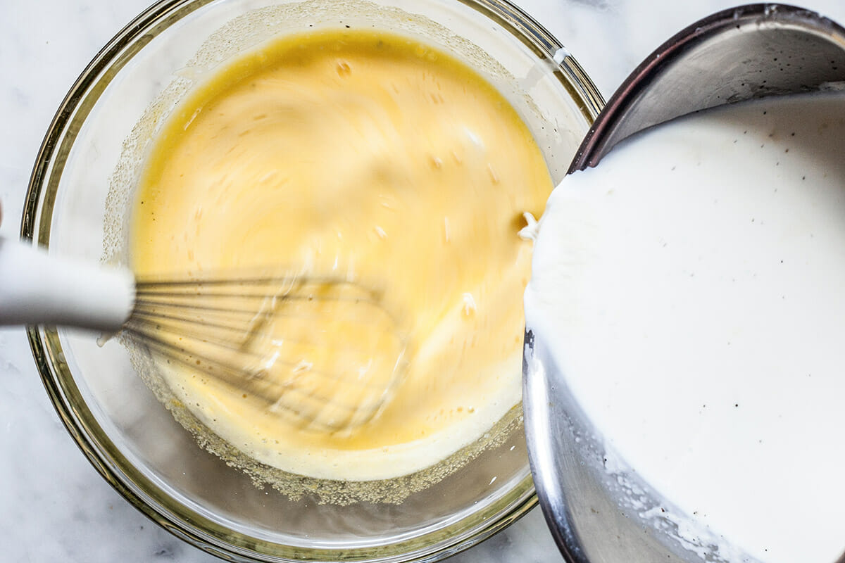 Como fazer sorvete caseiro de morango combinar açúcar com creme