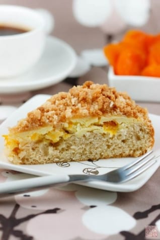 Buscando sol: pastel de café con migas de albaricoqu