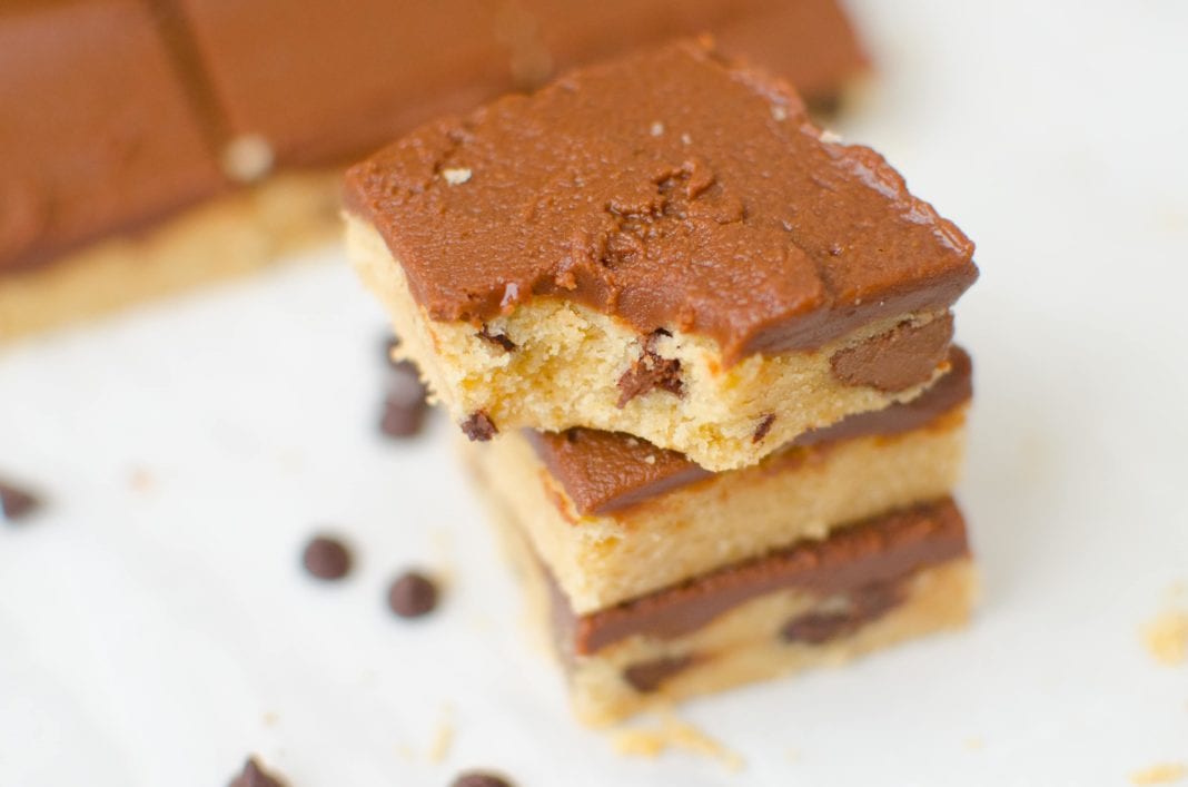 BARRAS DE GALLETAS CON CHIP DE CHOCOLATE Y MANTEQUILLA