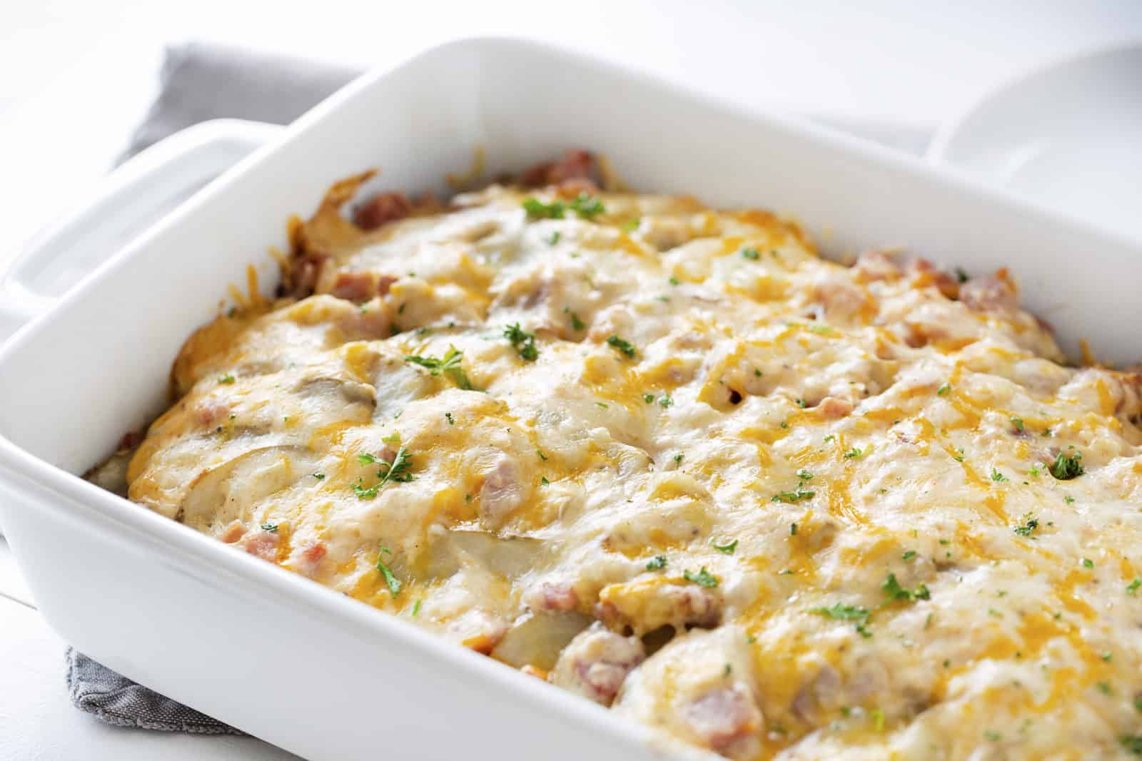 Papas gratinadas con jamón y queso