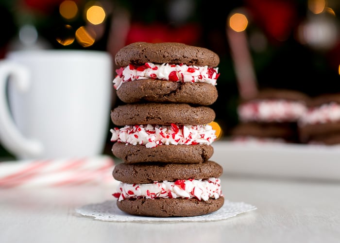 Biscoitos de Mocha com Hortelã-pimenta: Biscoitos chewy, chewy e espresso cheios de creme de menta e queijo vidrado!