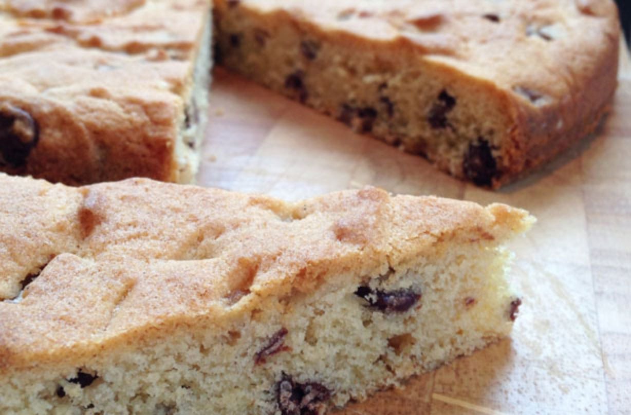 Bolo de biscoito de chocolate Este saboroso e doce bolo de biscoito de chocolate parece um bolo, mas tem um sabor clássico de biscoito de chocolate - delicioso!