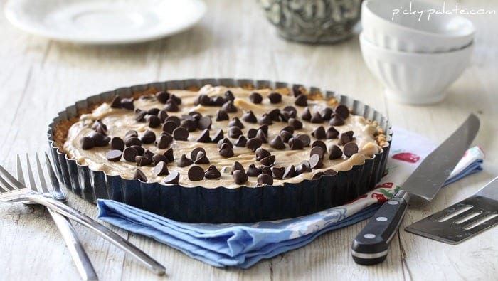 Tarta de chispas de chocolate con mantequilla de maní cremosa