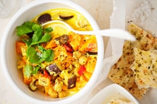 Curry de garbanzos simple con berenjena y calabaza