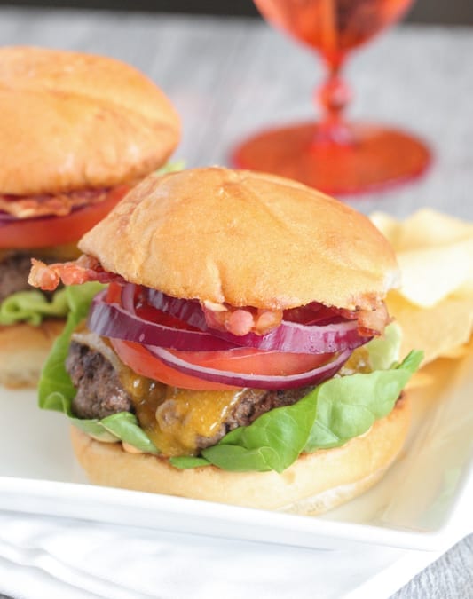 Hamburguesa con queso y tocino