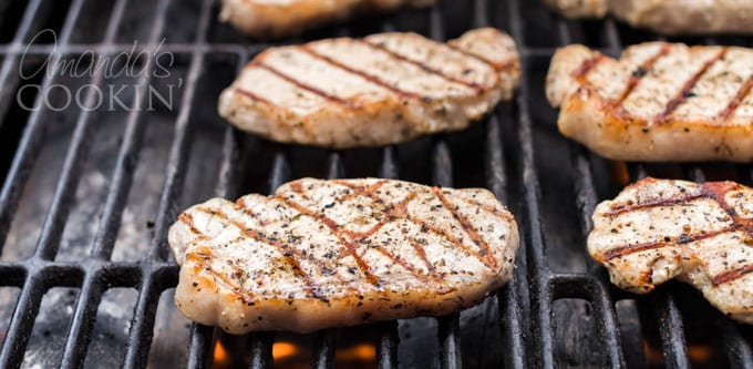 Chuletas de Cerdo a la Parrilla en Escabeche de Hierba y Limón