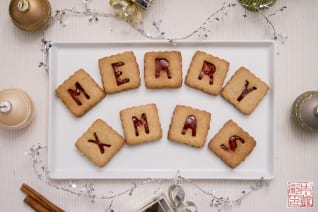 Alfabeto galletas de linzer de arándano