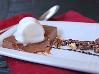 Cremeux de chocolate ao leite com sorvete de coco