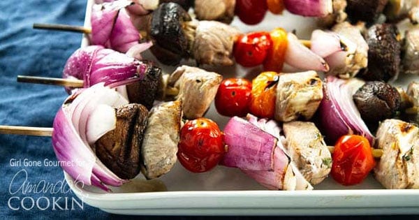 Brochetas de pollo a la parrilla marinado