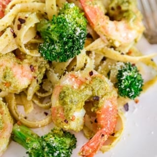 Festo De Camarones Al Pesto