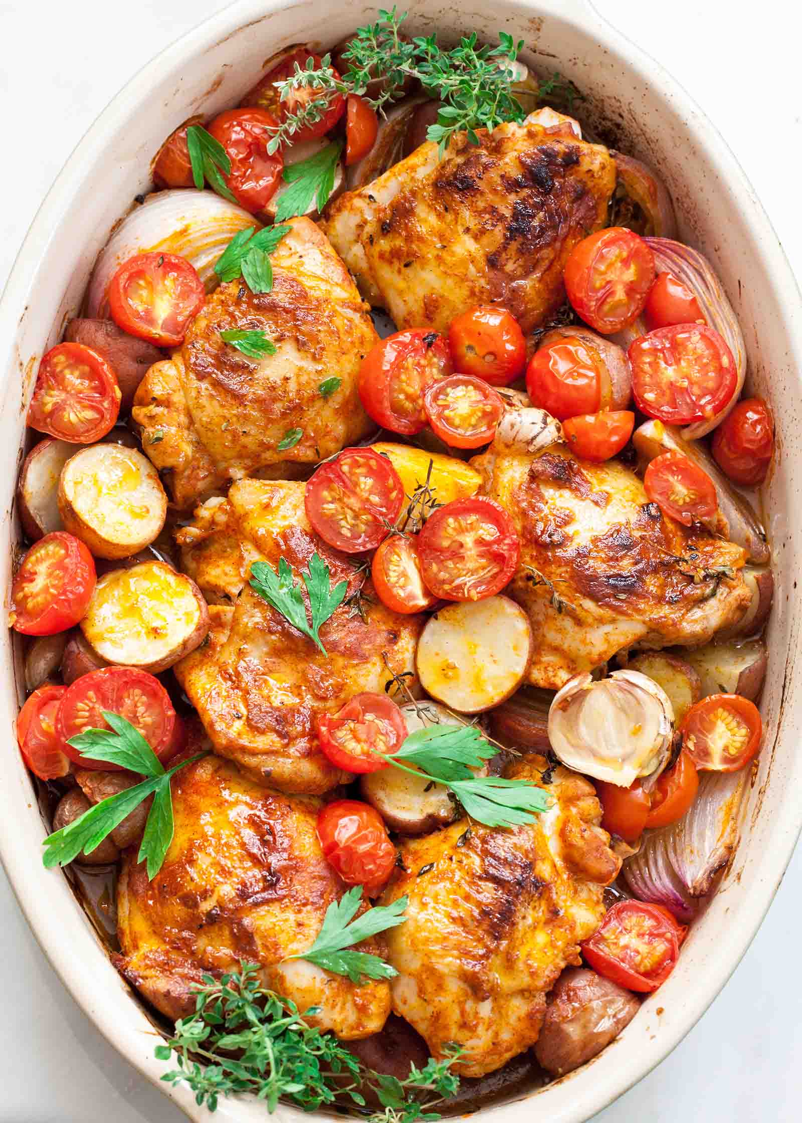Frango Páprica com Batata e Tomate