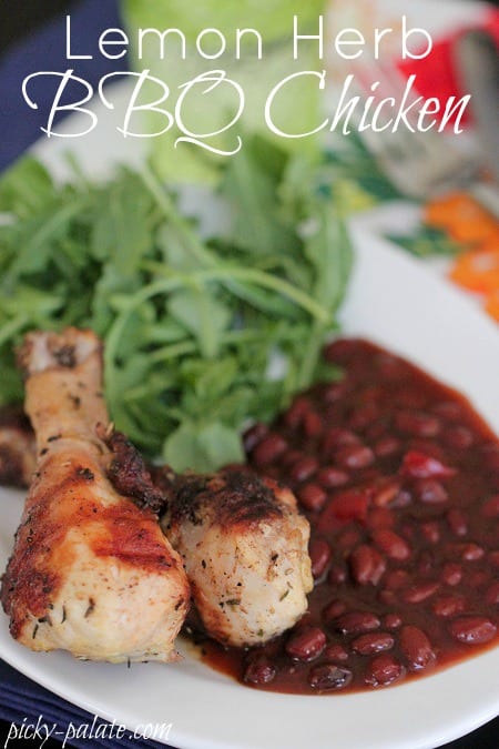 Pollo a la barbacoa con hierbas de limón y frijoles dulces de mezquite