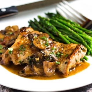 Sartén De Pollo Asado Con Champiñones