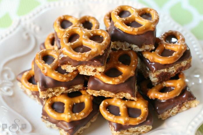 GRANOLA PRETZEL BITES