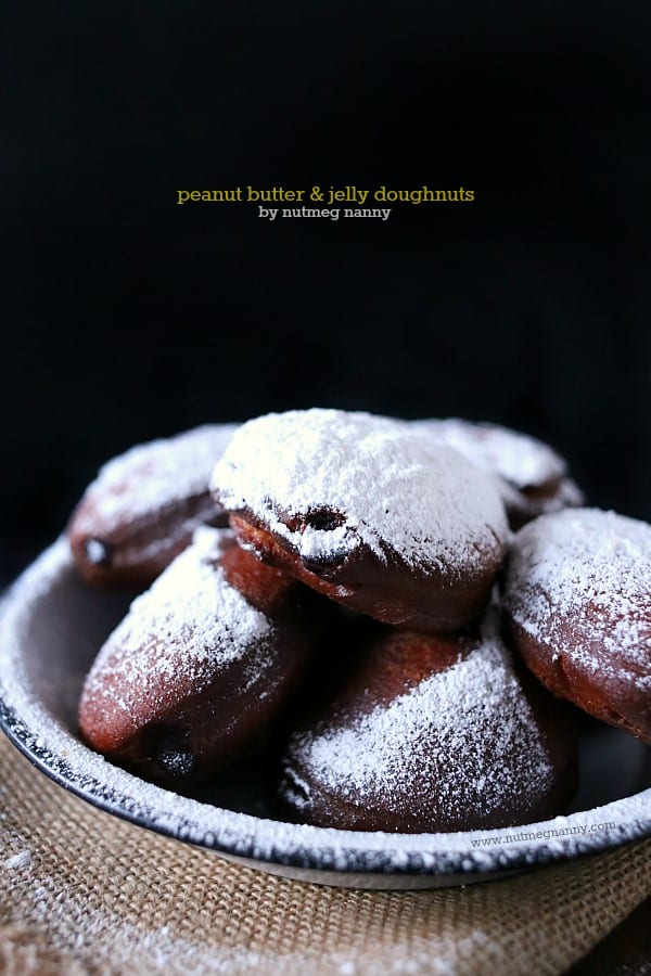 Donuts de mantequilla de man&iacute; y jalea de Nutmeg Nanny