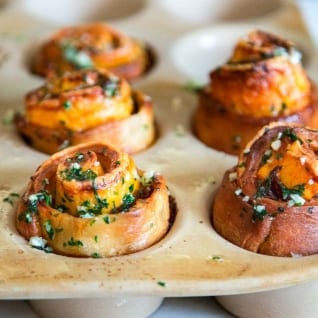 Muffins De Cheddar De Carne Asada