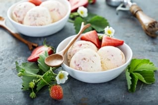 No Cocinar, No-Churn Helado De Fresa