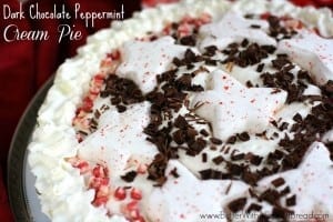 PIE DE CREMA DE PIMIENTA DE CHOCOLATE OSCURO {Hecho con Peeps Peppermint Marshmallow Stars!}