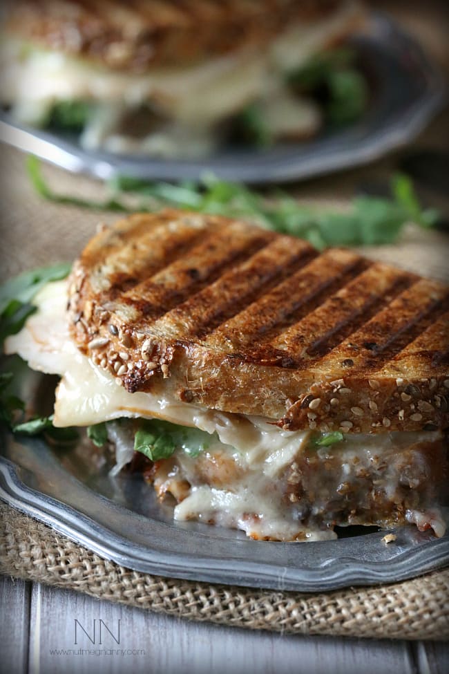 Panini de manzana y pavo con mayonesa de miel y mostaza