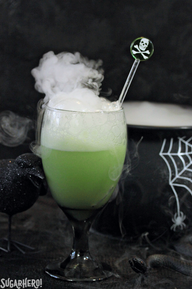 Perfurador do Dia das Bruxas da fermentação da bruxa | From SugarHero.com