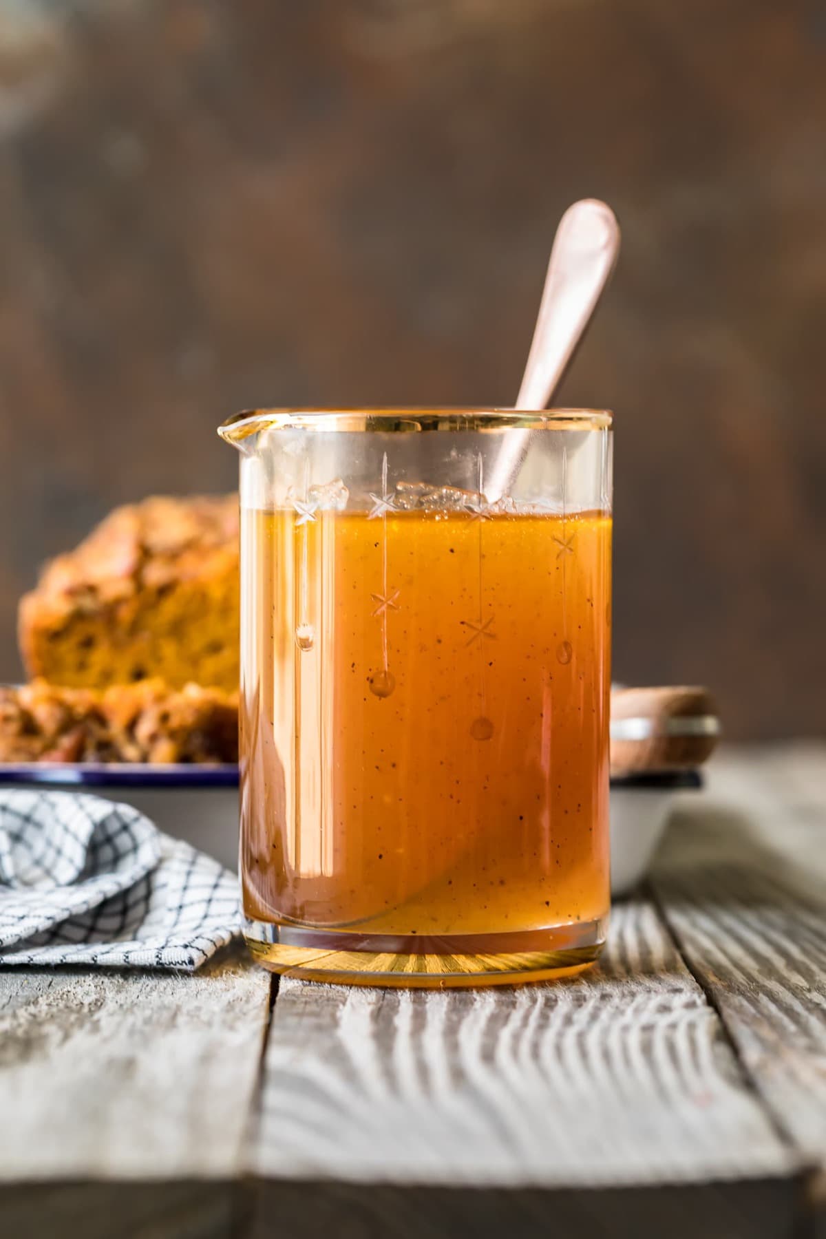 Salsa de Sidra de Manzana en una jarra lista para servir
