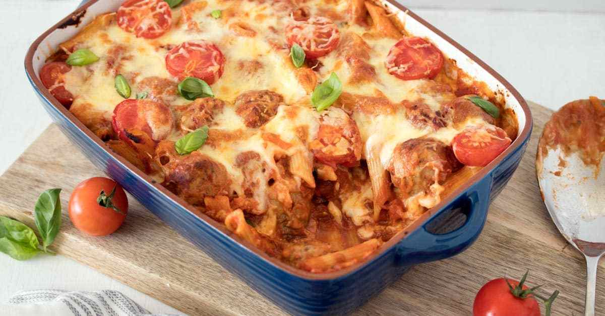 Receta para hornear pasta con albóndigas