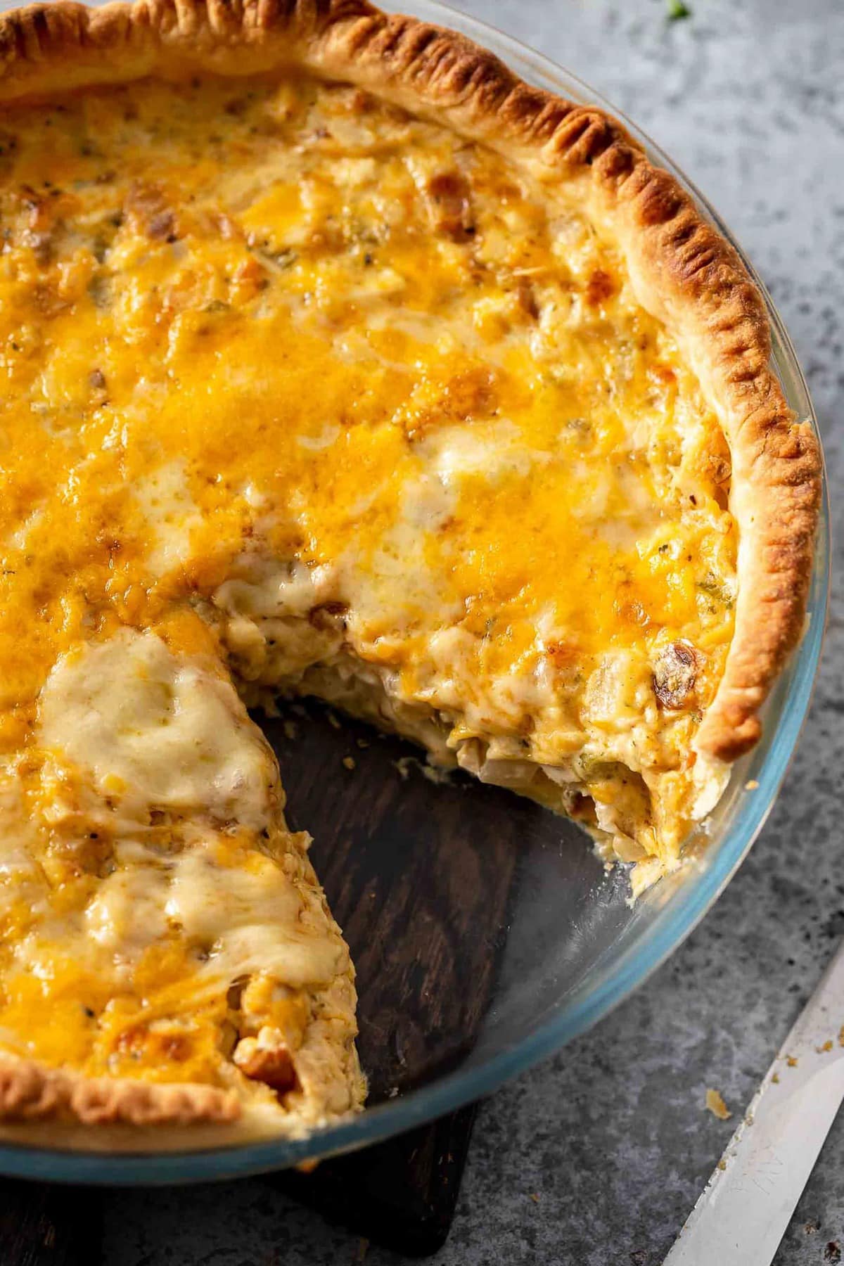 Receita quente assada da torta da salada de frango
