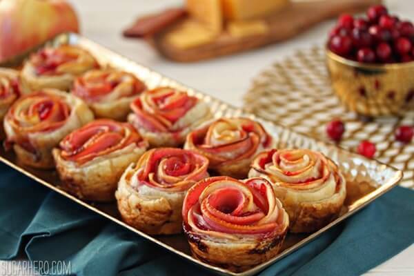 Manzana Arándano Gouda Hojaldre Rosas