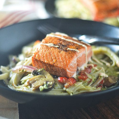 Salm&oacute;n Sobre Cremoso Pesto GF Pasta #pasta #pesto #salmon #glutenfree