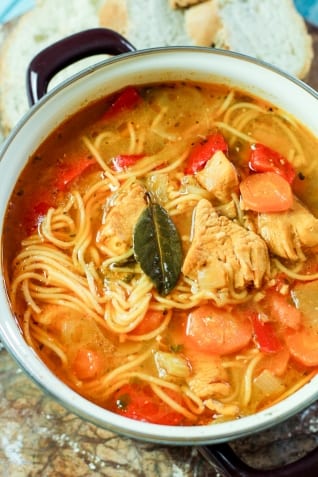 Sopa de Fideo (sopa puertorriqueña)